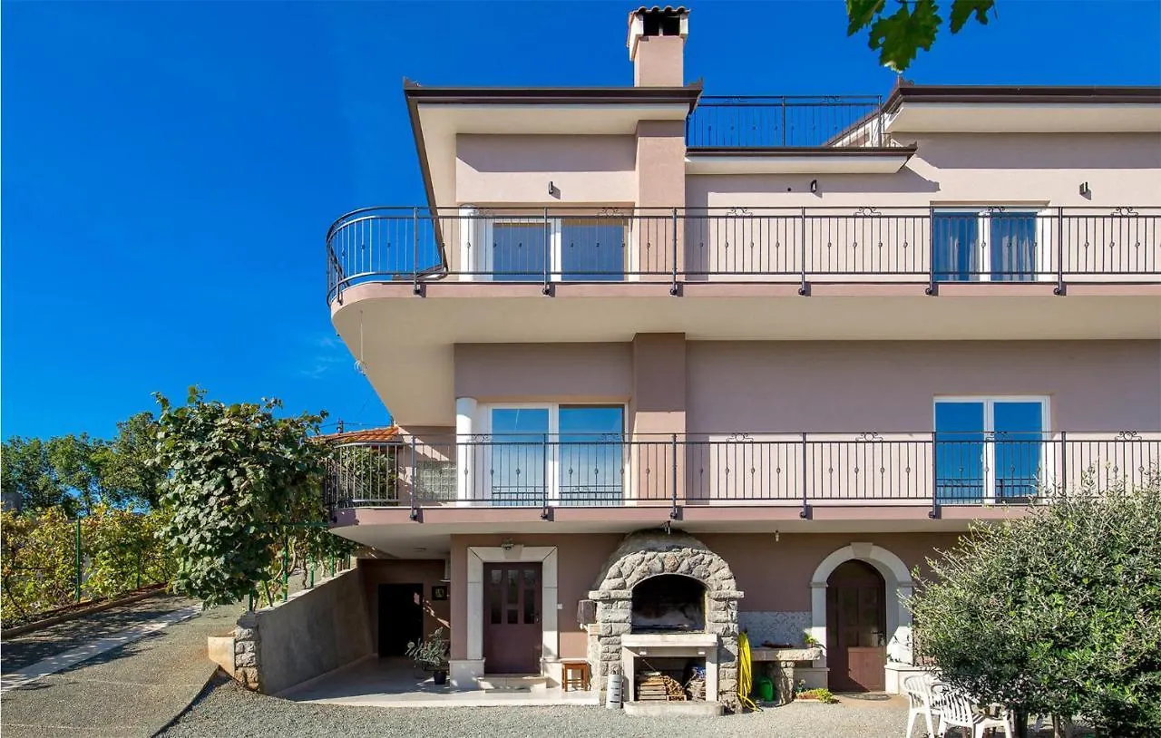 1 Bedroom Stunning Apartment In Pobri Volosko
