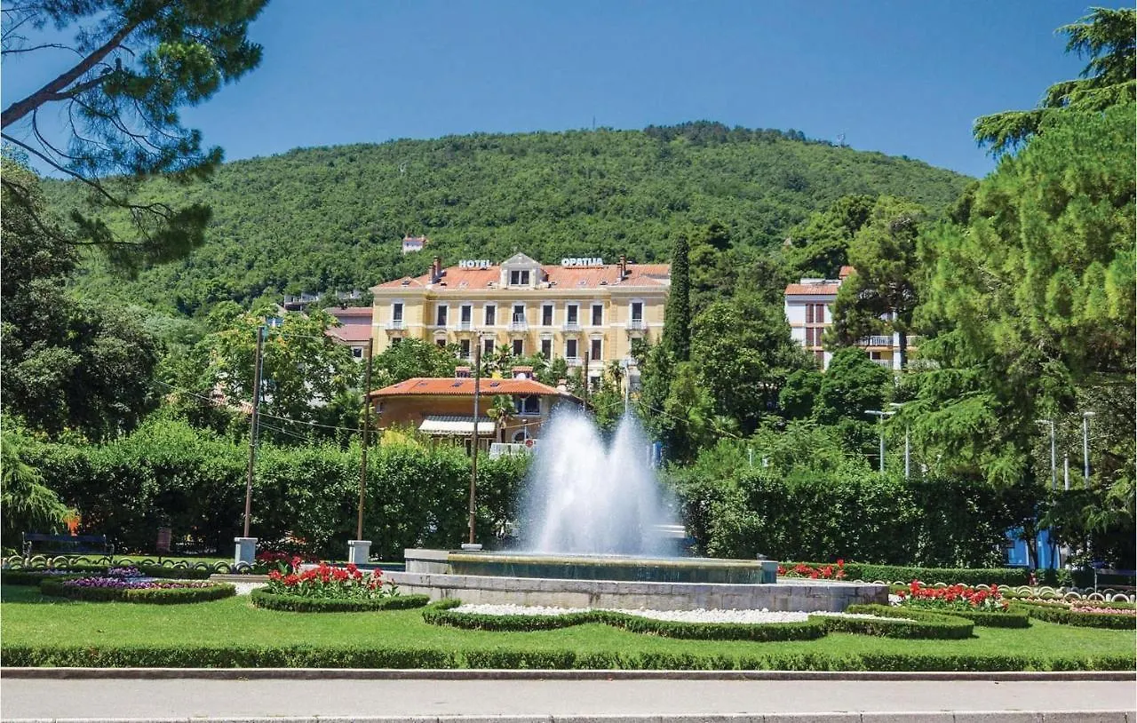 1 Bedroom Stunning Apartment In Pobri Volosko